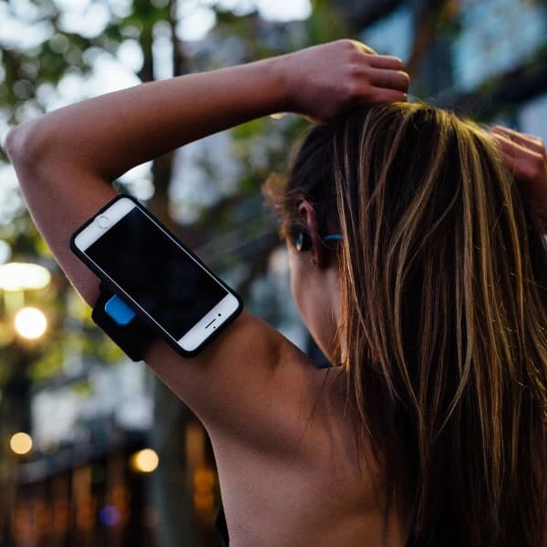 Téléphones Outdoor QUAD LOCK UNIVERSAL FIT RUN 22 Noir / Bleu 4 Téléphones Outdoor QUAD LOCK UNIVERSAL FIT RUN 22 Noir / Bleu – Image 4